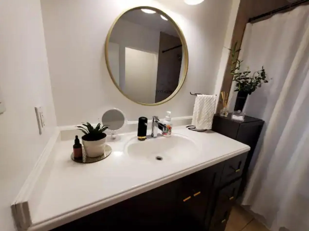 Modern East York Retreat 20 Mins To Dt Toronto Apartment